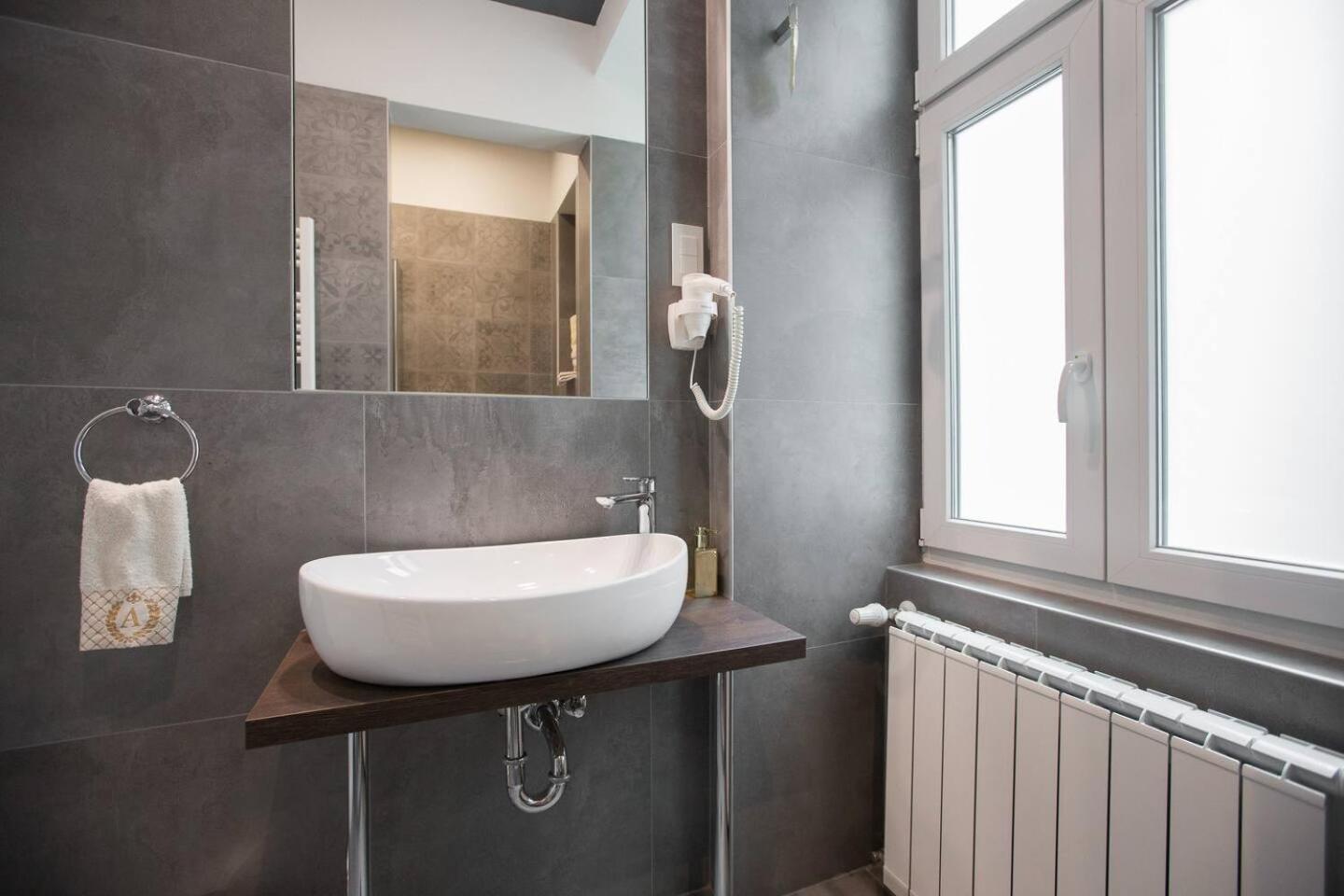 Aurelia Antik Apartments & Rooms, Zagreb City Center Buitenkant foto
