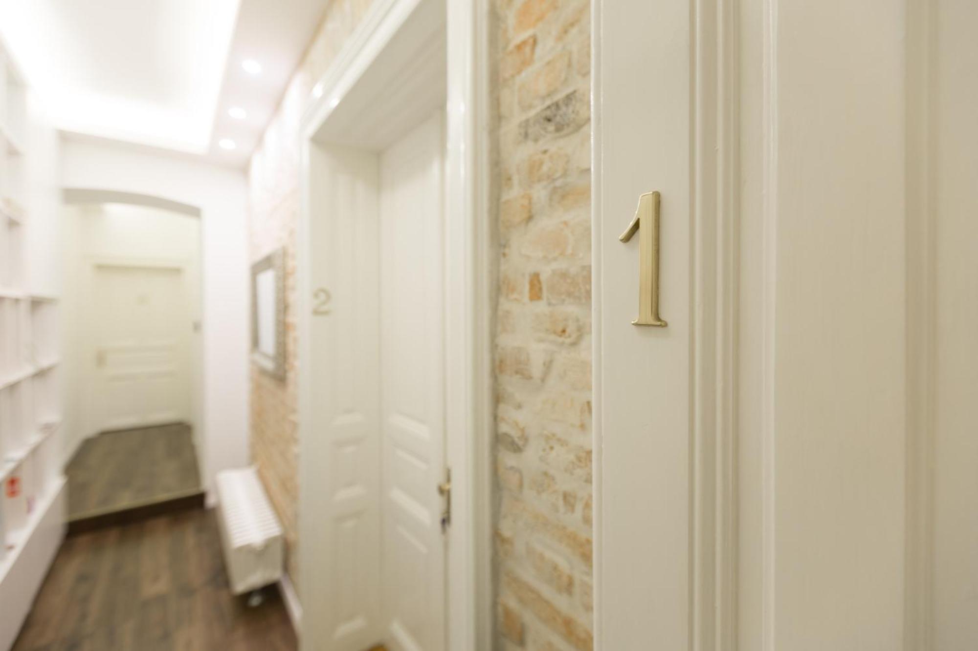 Aurelia Antik Apartments & Rooms, Zagreb City Center Buitenkant foto